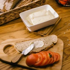 HOMLA Maselniczka Mooka Porcelanowa Z Nozykiem I Akacjowa Pokrywka Biala 11X16 Cm