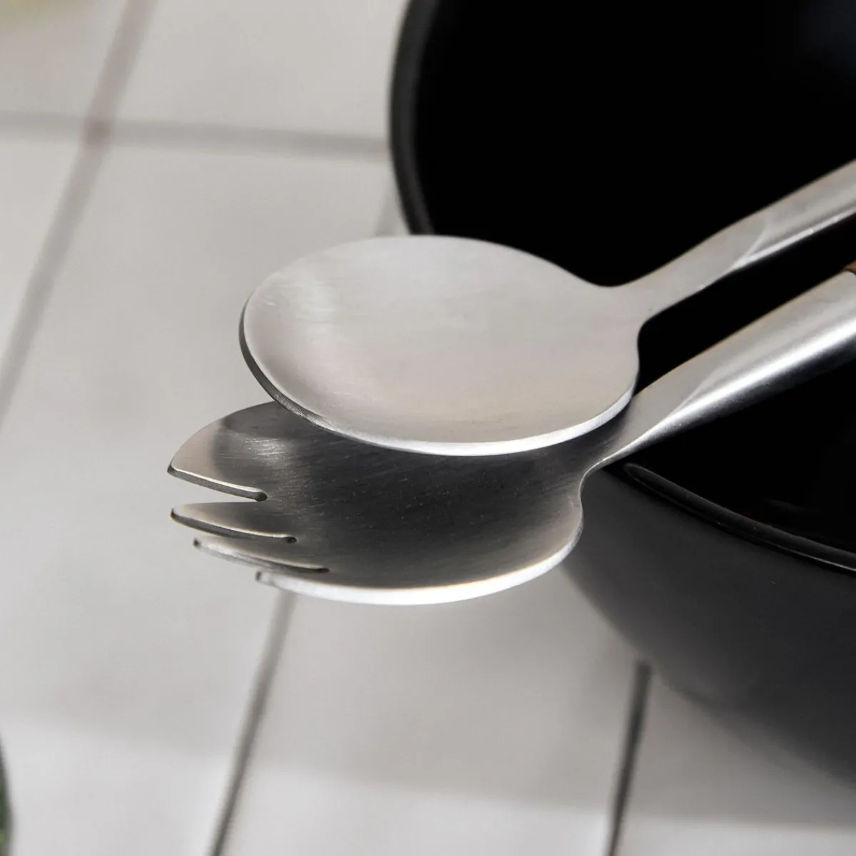 HOMLA Misa Mooka Do Salat Ceramiczna Z Przyborami Czarna 24 Cm