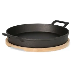 HOMLA Patelnia Andreas Zeliwna Z Dwoma Uchwytami I Bambusowa Podkladka 25X20 Cm