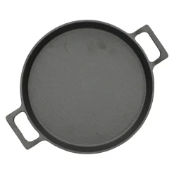 HOMLA Patelnia Andreas Zeliwna Z Dwoma Uchwytami I Bambusowa Podkladka 25X20 Cm