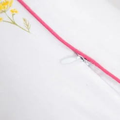 HOMLA Pościel Sadie Bawelniana W Kwiatki Z Rozowa Lamowka 140X200 Cm + 1*50X60 Cm