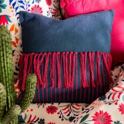 HOMLA Poszewka Paio Z Fuksjowymi Fredzlami 45X45 Cm