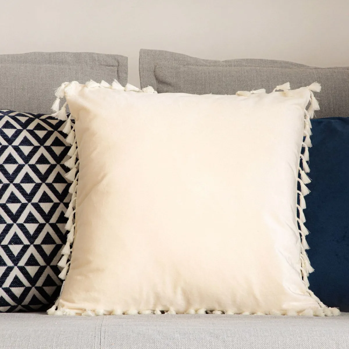 HOMLA Poszewka Urda Ecru Z Fredzlami 45X45 Cm