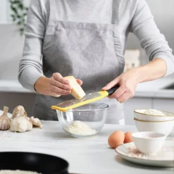 JOSEPH JOSEPH Tarka Grip Grater Na Miske Z Duzymi Oczkami 26,5X7,8 Cm